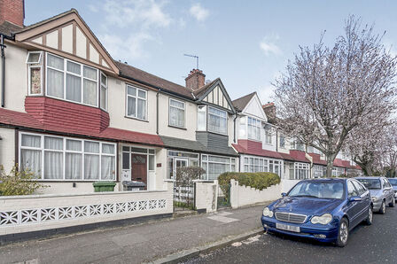 Millmark Grove, 4 bedroom Mid Terrace House to rent, £3,750 pcm