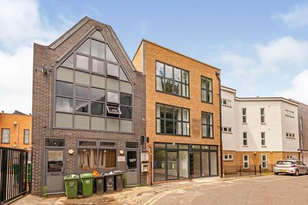 3 bedroom  Flat to rent