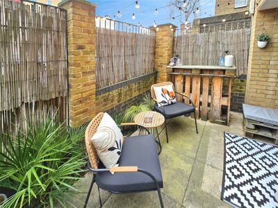 Avonley Road, 2 bedroom  Flat for sale, £425,000