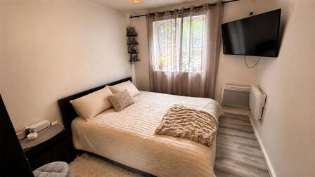 Cold Blow Lane, 2 bedroom Flat to rent, &pound;1,900 pcm