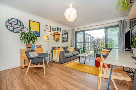 Besson Street, 1 bedroom  Flat for sale, £160,000