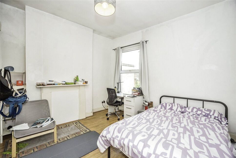 4 bedroom Semi Detached House for sale, Derwent Grove, London, SE22 £