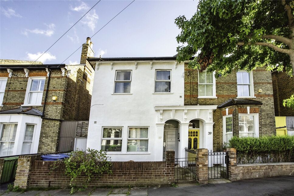 4 bedroom Semi Detached House for sale, Derwent Grove, London, SE22 £