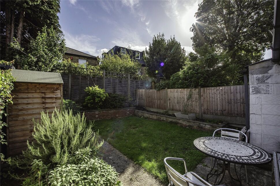 4 bedroom Semi Detached House for sale, Derwent Grove, London, SE22 £