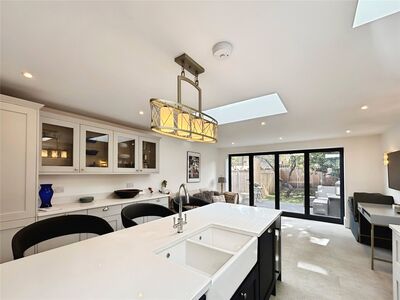4 bedroom Mid Terrace House for sale