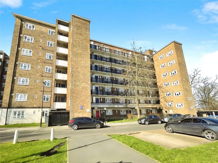 Main image of 2 bedroom Flat for sale, Deepdene Gardens, London, SW2