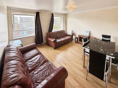 Evelina Road, 3 bedroom  Flat to rent, £2,200 pcm