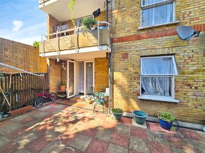 Robert Lowe Close, 1 bedroom  Flat for sale, £300,000