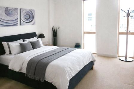 Crampton Street, 1 bedroom Flat for sale, &pound;350,000