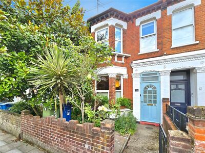5 bedroom End Terrace House for sale