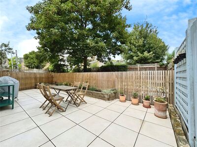 Edric Road, 2 bedroom  Flat for sale, £550,000