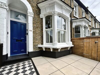 Edric Road, 2 bedroom  Flat for sale, £550,000