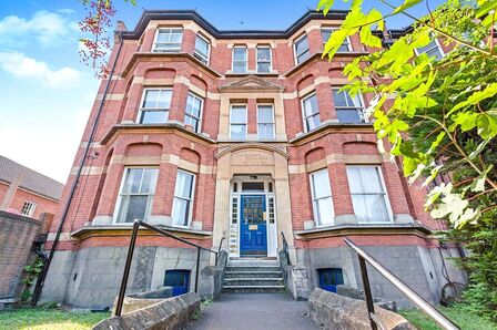 New Cross Road, 1 bedroom Property to rent, &pound;700 pcm