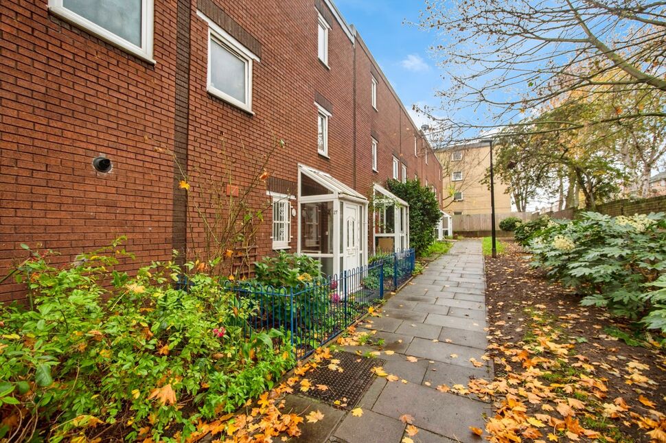 Main image of 4 bedroom Mid Terrace House for sale, Lausanne Road, London, SE15