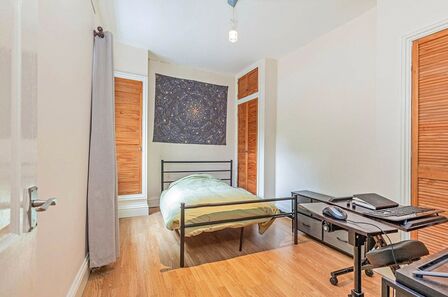 New Cross Road, 1 bedroom Flat to rent, &pound;1,400 pcm