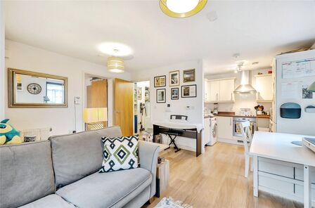 Monson Road, 1 bedroom Flat for sale, &pound;175,000