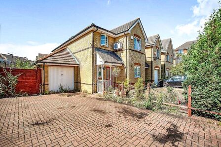 Joseph Hardcastle Close, 3 bedroom End Terrace House for sale, £700,000