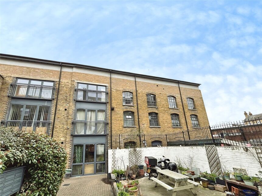 Main image of 1 bedroom Flat for sale, New Cross Road, London, SE14