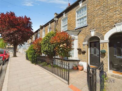 2 bedroom Mid Terrace House for sale