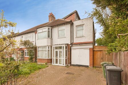 Kings Avenue, 5 bedroom End Terrace House for sale, &pound;1,100,000
