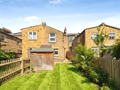 3 bedroom Mid Terrace House for sale