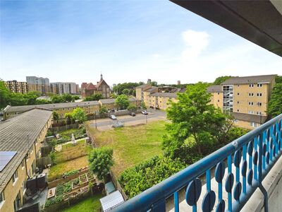 3 bedroom Flat for sale