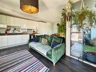 2 bedroom Flat for sale