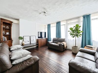 3 bedroom Flat for sale