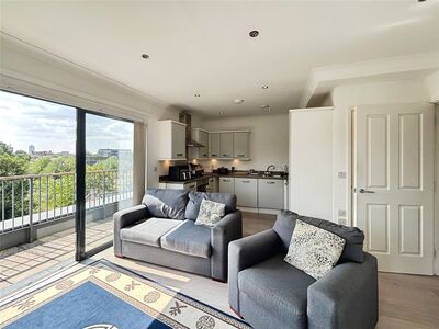 2 bedroom Flat for sale