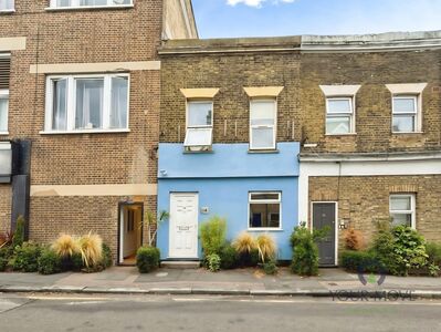 Tanners Hill, 1 bedroom Flat for sale, &pound;220,000