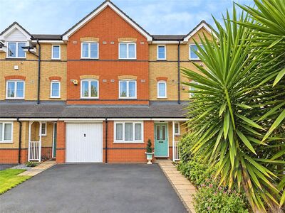 5 bedroom Mid Terrace House for sale
