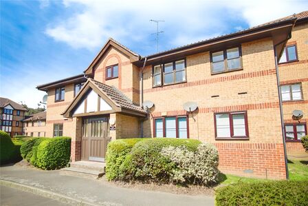 Frobisher Road, 1 bedroom  Flat to rent, £1,100 pcm