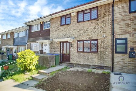 Myrtle Close, 3 bedroom Mid Terrace House to rent, £2,100 pcm