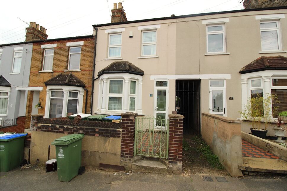 Main image of 3 bedroom Mid Terrace House to rent, Poplar Mount, Belvedere, DA17