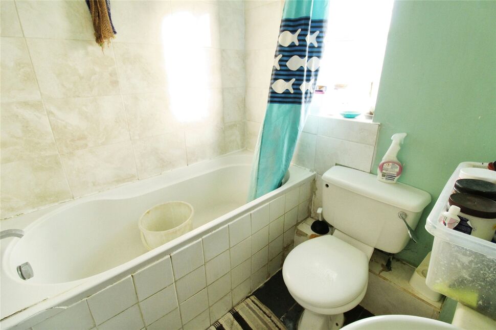 3 bedroom End Terrace House for sale, Sandpiper Drive, Erith, DA8 £295,000