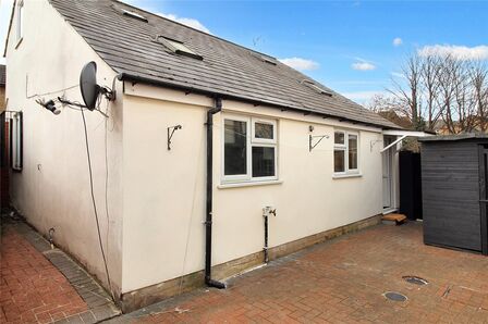 West Street, 2 bedroom  Bungalow to rent, £1,650 pcm