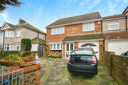 4 bedroom Detached House to rent