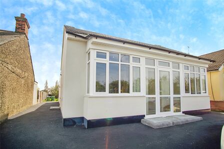 Whitehall Lane, 7 bedroom Detached Bungalow to rent, £4,500 pcm
