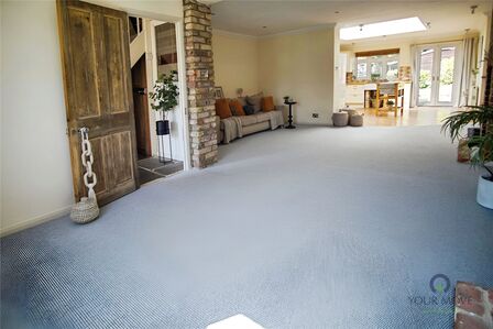 2 bedroom Mid Terrace House for sale