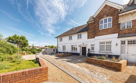 Moat Lane, 2 bedroom  Flat to rent, £1,625 pcm