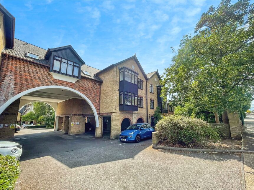 Main image of 1 bedroom  Flat for sale, Erith Road, Belvedere, DA17
