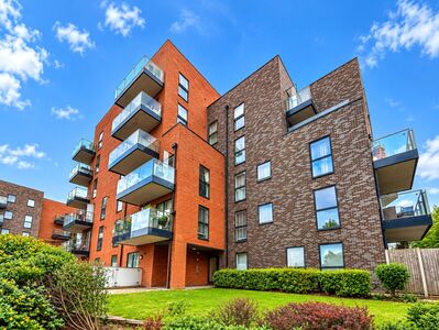2 bedroom Flat for sale