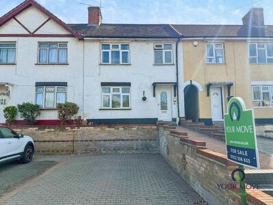 3 bedroom Mid Terrace House for sale