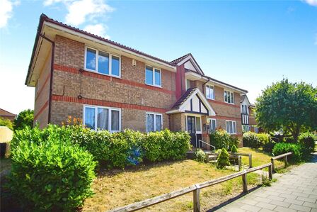 West Street, 1 bedroom Flat to rent, &pound;1,300 pcm