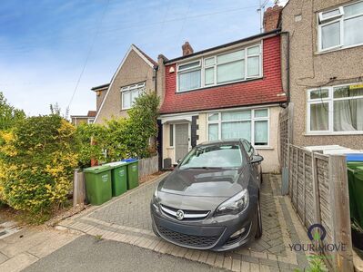 3 bedroom Mid Terrace House for sale