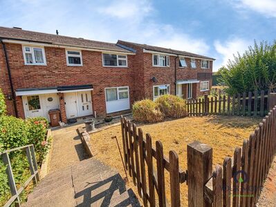 3 bedroom Mid Terrace House for sale