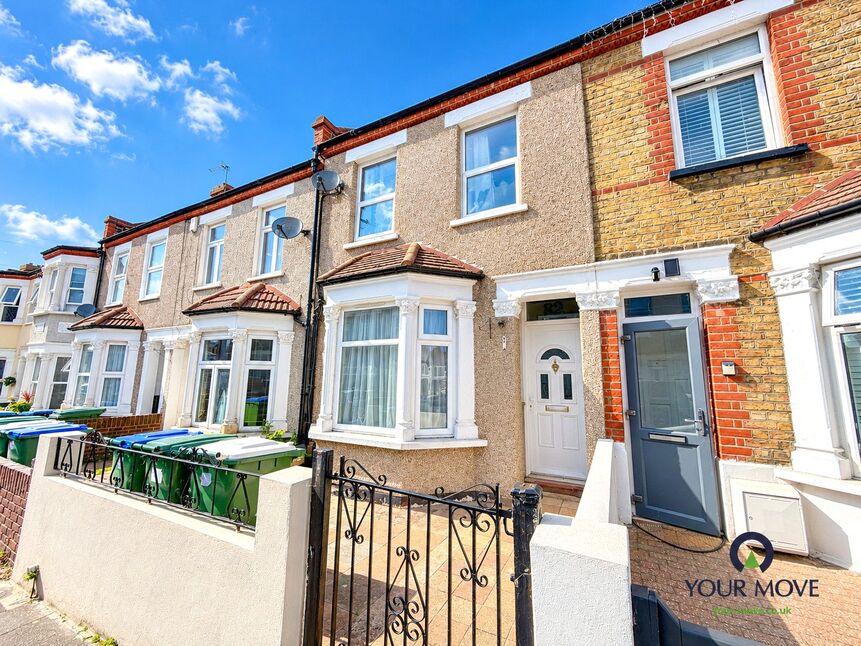 3 bedroom Mid Terrace House for sale
