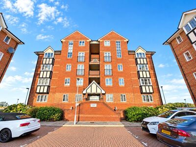 Chandlers Drive, 2 bedroom Flat for sale, &pound;210,000