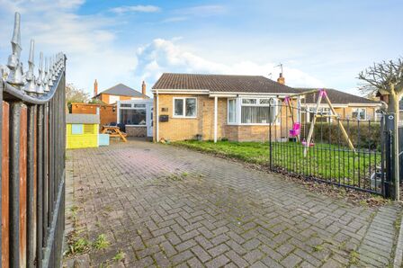 Fosse Grove, 3 bedroom Detached Bungalow for sale, £190,000