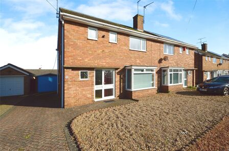 Matlock Drive, 3 bedroom Semi Detached House for sale, £215,000